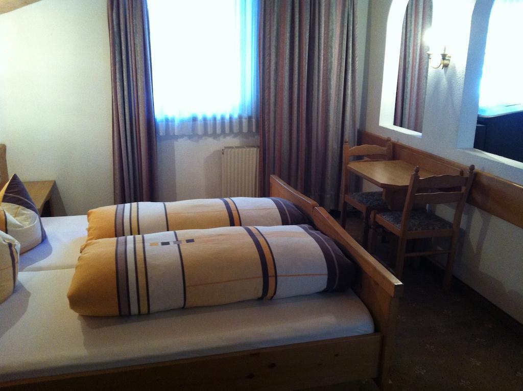 Hotel Garni Pfandl Neustift im Stubaital Habitación foto